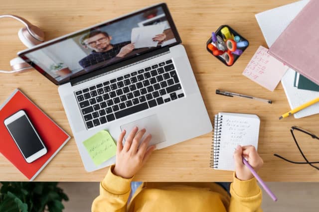 Co to nauczanie hybrydowe i jak może zmienić edukację? Co to nauczanie hybrydowe i jak może zmienić edukację?